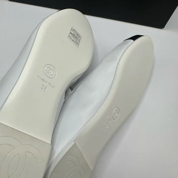 Chanel White and Black Ballet Flats - Picture 4 of 10